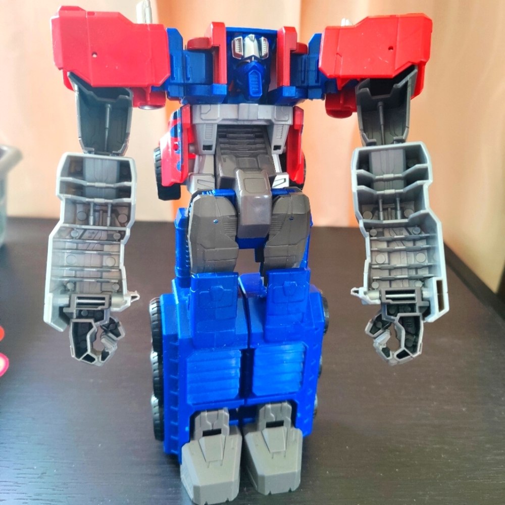 Transformers Optimus Prime Action Figure And Truck Toy